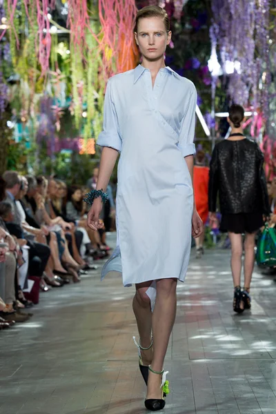 Look 10